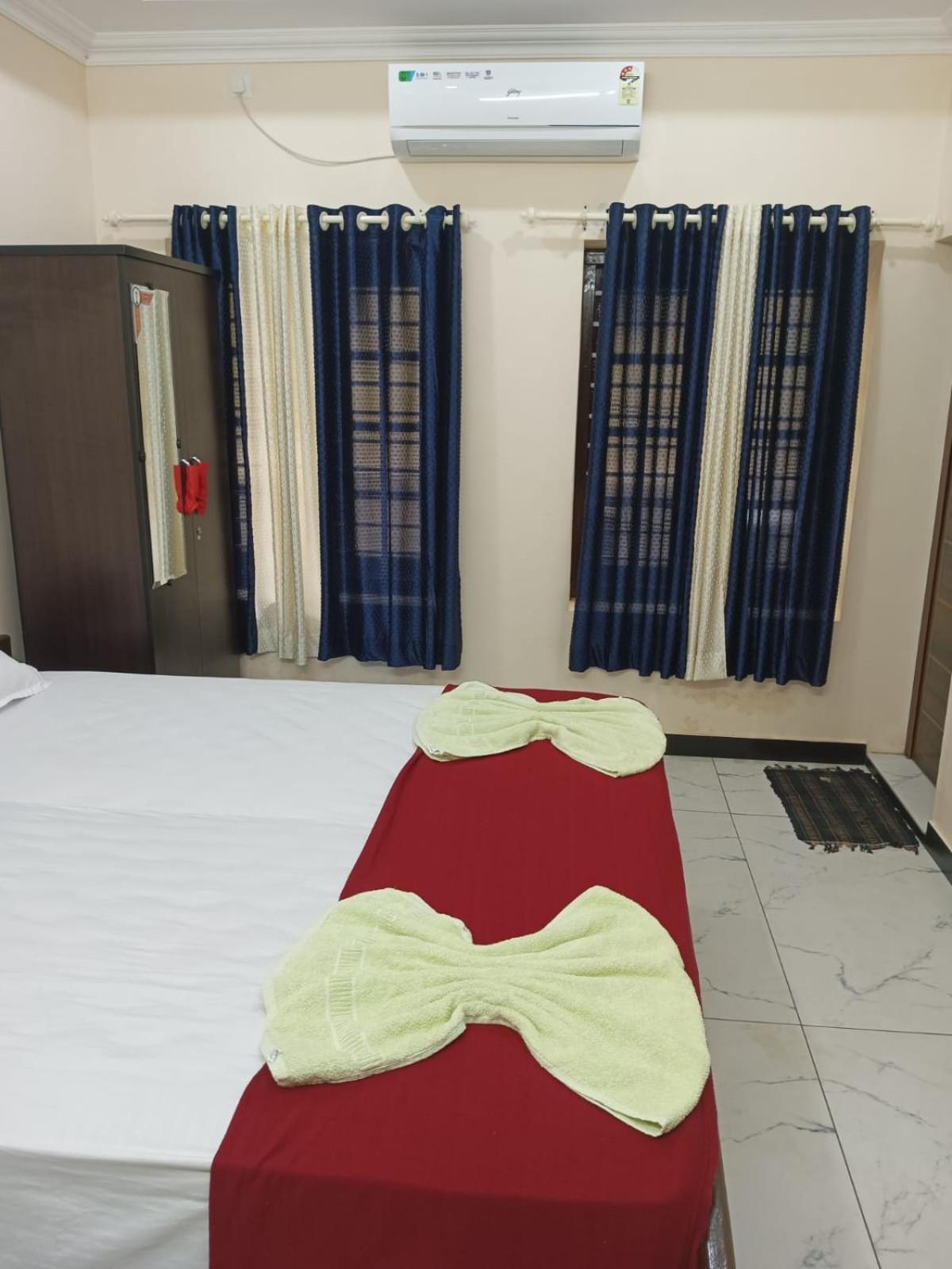 Sri Padmanabha Tourist Home Thiruvananthapuram Zewnętrze zdjęcie